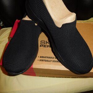 NEW 9.5M SKECHERS GO WALK JOY SENSATIONAL DAY BLACK WITH BLACK RUBBER IN BOX NEW